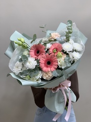Букет цветов с герберами Фисташковый сорбет