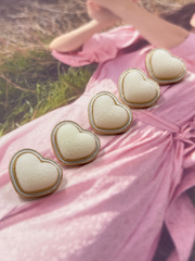 Пуговицы Сердечки бархатные молочные