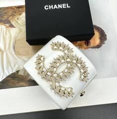 20175-braslet-manzheta-shirokij-chanel-s-logo-iz-latuni-v-pozolote-lux