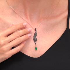 731954-podveska-chernaya-pantera-iz-zolota-s-agatami-i-fianitami