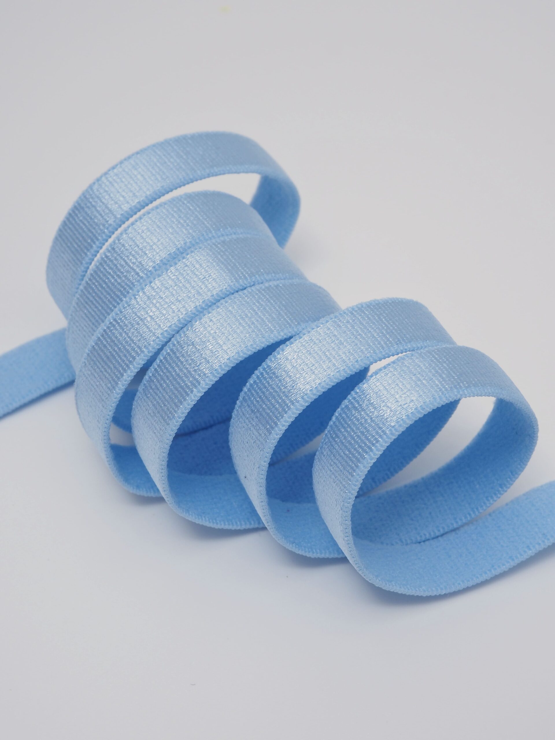 Резинка бретелечная голубая глянцевая ширина 10 мм