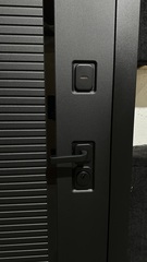 Входная металлическая дверь с зеркалом Brandoors Пиано 075 Зеркало 3D Белый софт (черная фурнитура)