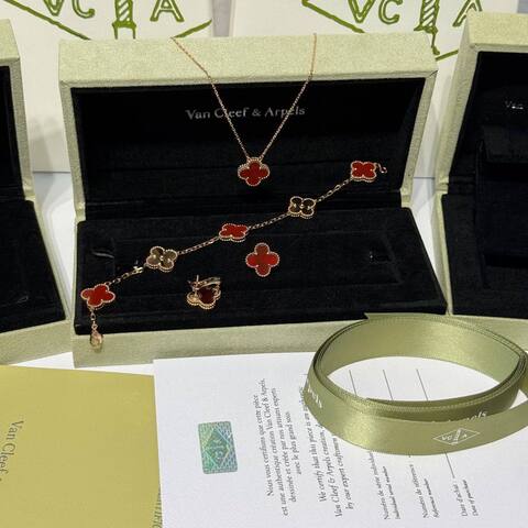 Подвеска Van Cleef & Arpels Alhambra