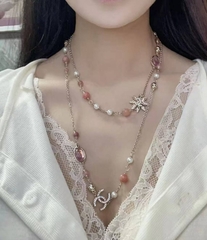 45189-busy-kole-dlinnoe-so-vstavkami-iz-zhemchuga-chanel