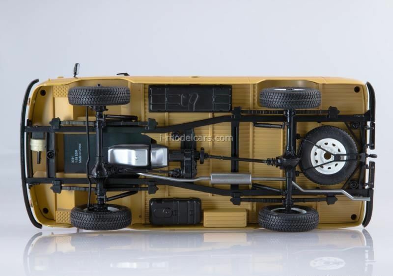Amazon | UAZ 452V ミニバス 1/18 Premium ClassiXXs社