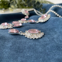 Кабошоны ювелирные со стразами и подвеской Капля, 25*45 мм, розовый в серебряной оправе, набор 5 шт.