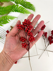 Ягоды красные перламутровые, искусственные на ветке 20 см., 6-8 мм., набор 10 шт.