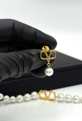 20475 -Серьги-пусеты Valentino с подвеской жемчужиной