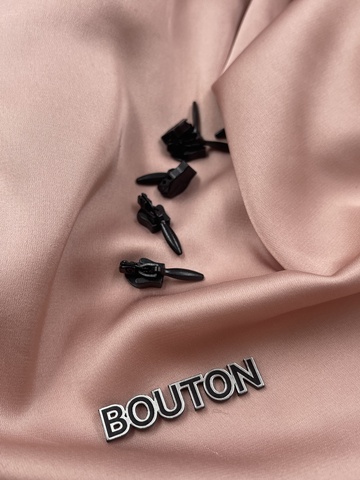 Бегунок черный (собачка) тип 2 для потайной молнии