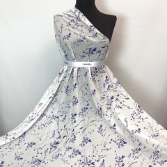 Мерный лоскут 1,1 м шифон шелковый с сиреневыми цветами на белом фоне 1153