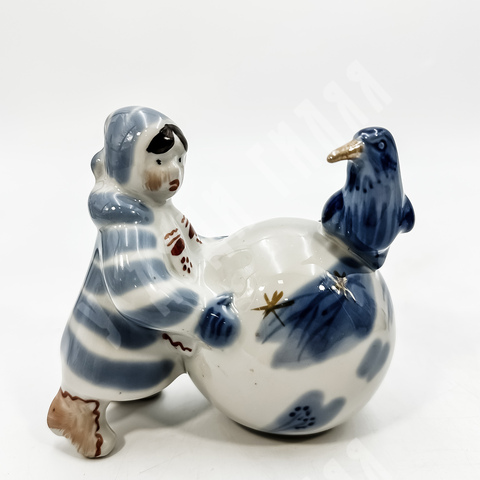 Фарфоровая статуэтка 