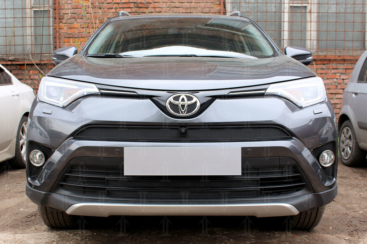 Защита радиатора верхняя на Тойота РАВ 4 / Toyota RAV4 с 2015 по 2019 (с камерой)