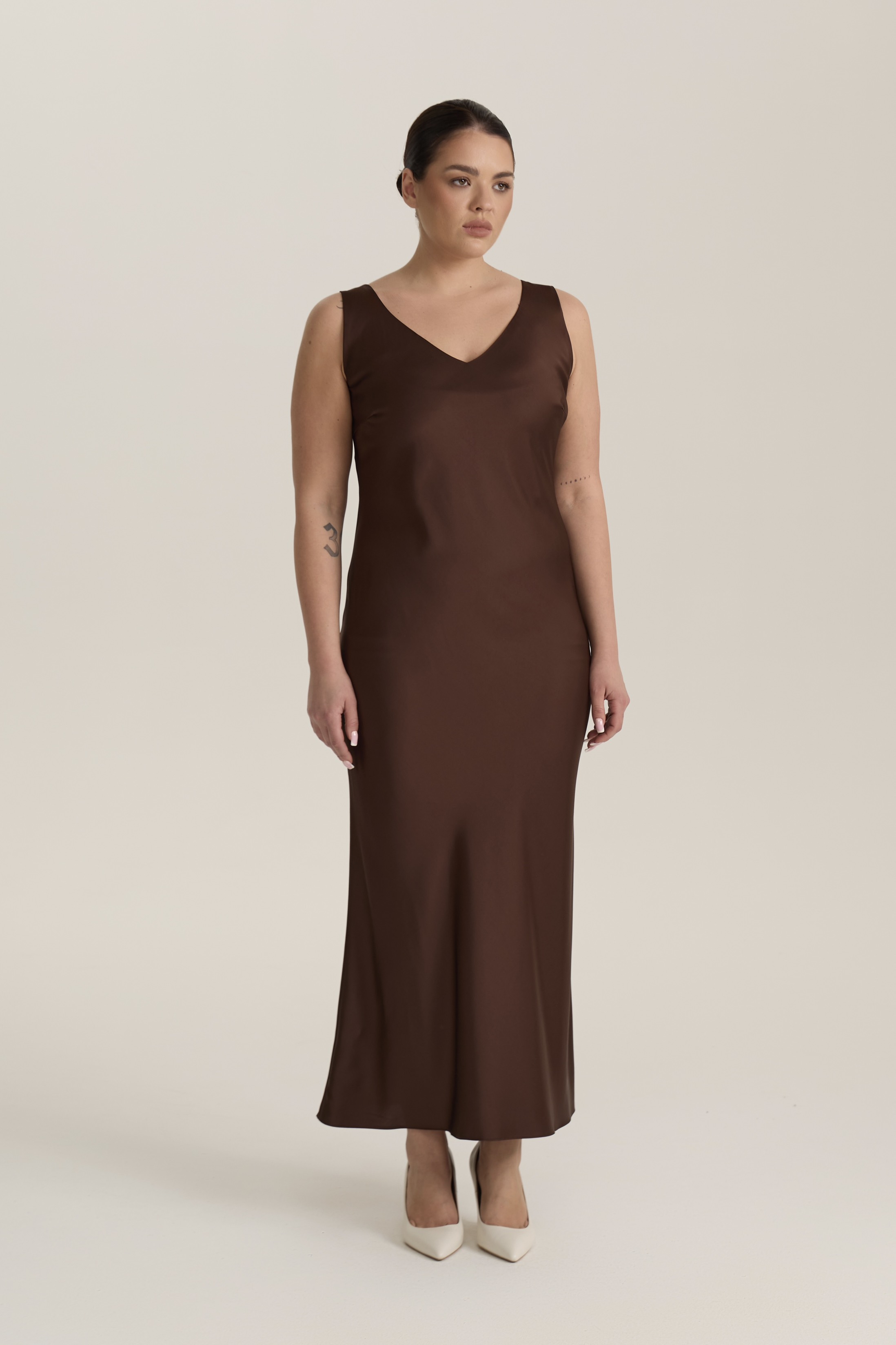 Платье-комбинация на широких бретелях, шоколад