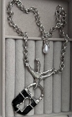 Колье ЗАМОК в клюве птицы в стиле Schiaparelli с черной эмалью