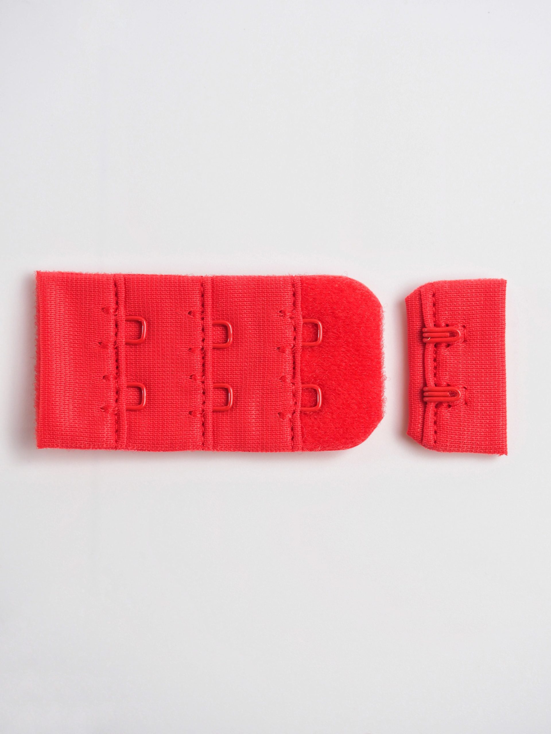 Застежка для бюстгальтера цвет светло-красный с крючками 2х3