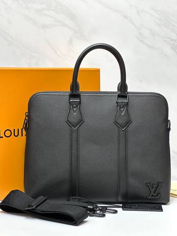 Портфель Louis Vuitton Takeoff из коллекции Aerogram, черная
