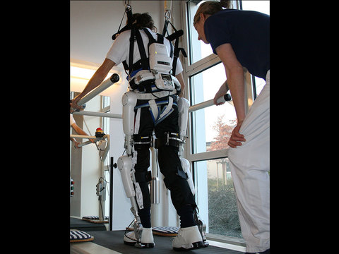 Экзоскелет HAL