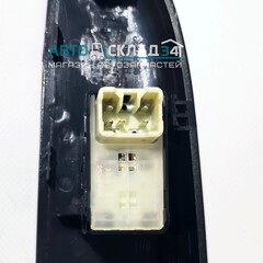 КНОПКА ЭЛЕКТРОСТЕКЛОПОДЪЁМНИКА ПЕРЕДНЕЙ ПРАВОЙ MATIZ В СБОРЕ С ПОДЛОКОТНИКОМ GM