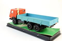 KAMAZ-53212 red-blue (plastic box) 1992 Elecon Arek 1:43