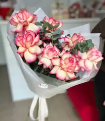 Букет французские розы с эвкалиптом