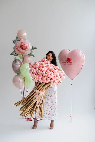 Сет гелиевых шаров Самой любимой маме с букетом