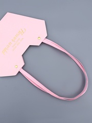 Сумка для цветов влагостойкая, Тиснение «Самой прекрасной», розовая, 23*15*9 см (Д*В*Ш), 1 шт.