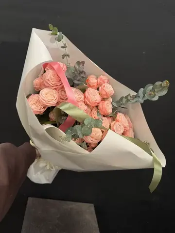 Букет из персиковой пионовидной розы