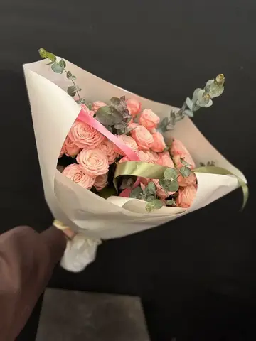 Букет из персиковой пионовидной розы