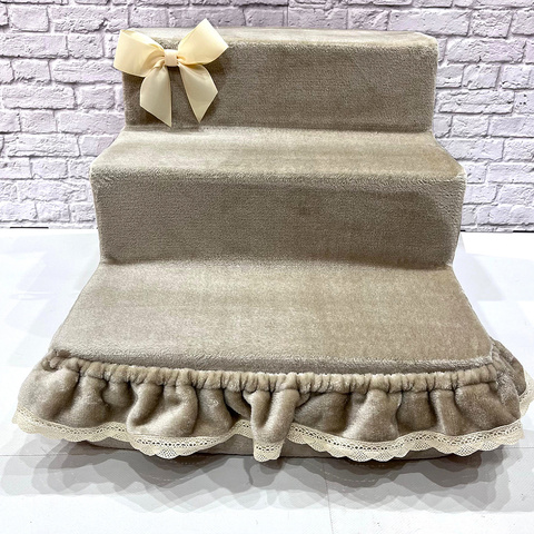 2044 Лесенка для собак/кошек с рюшей и бантом, темно-бежевая, 60*44*39 см (рюша и бант съемные)