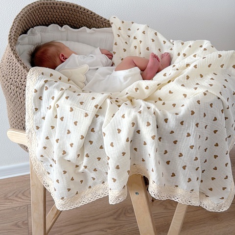 Пеленка муслин с кружевом "Сердечки"