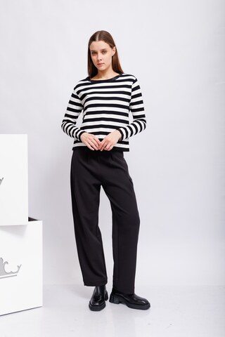 Monari Свитшот в полоску из вискозы Eco Vero, украшенный деталью из страз