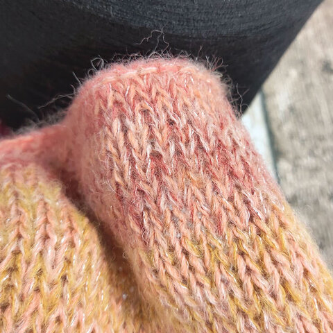 Смотка с бэби альпакой и кидмохером 285 розовый секционный