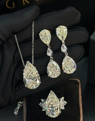 Серьги из серебра 925 пробы с камнями бриллиантовой огранки капля цвет Шампань