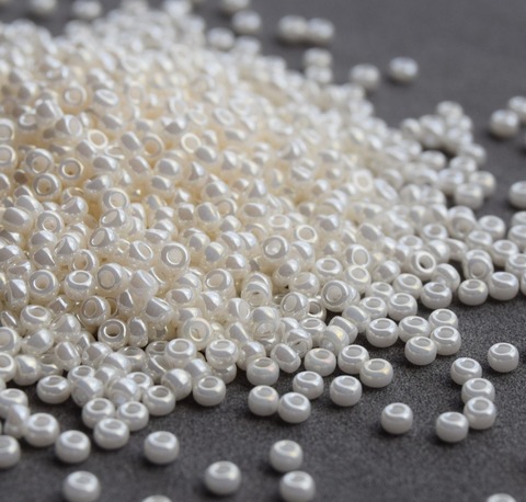 15/0 RR-0592 Ceylon antique ivory pearl