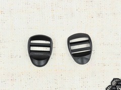 Пряжка трёхщелевая усиленная РОМ пластик, 2,5 см, 3,9 гр, чёрный