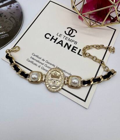 Браслет цепочка с медальоном CHANEL со вставкой из кожи