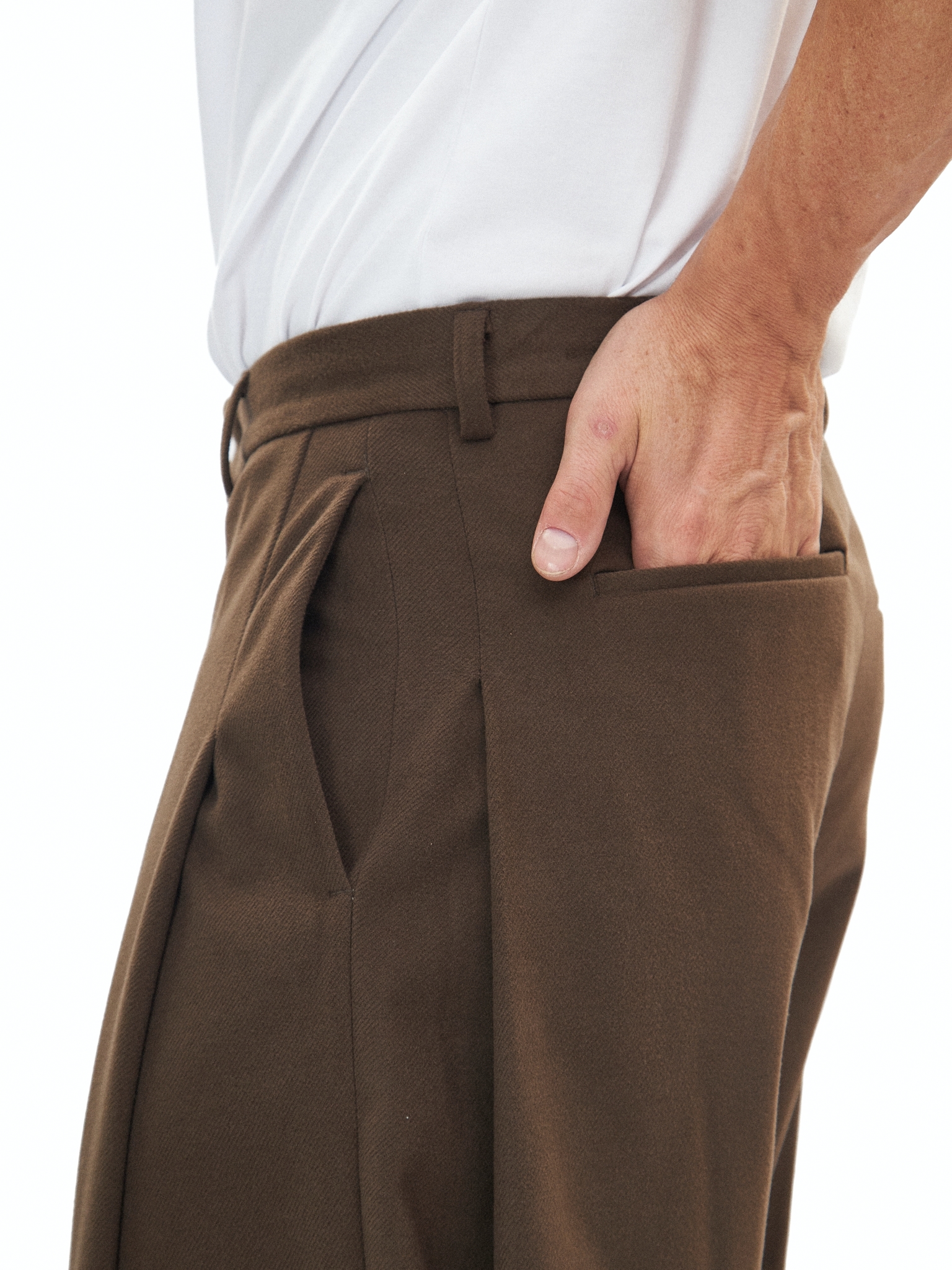 Коричневые брюки FORCE с защипами