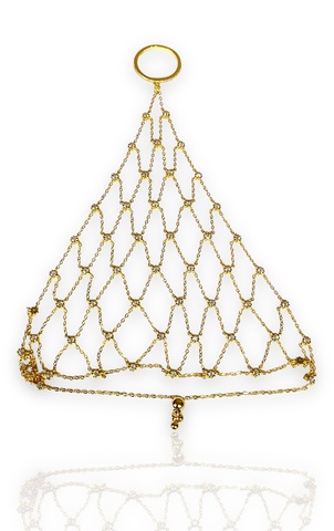 89070- Слейв-браслет сетка с кольцом из серебра в лимонной позолоте позолоте на ладонь