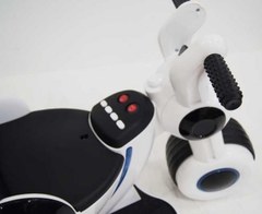 Детский электромобиль Rivertoys HL300 белый