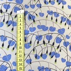 шелк с голубыми цветами на светло-сером фоне