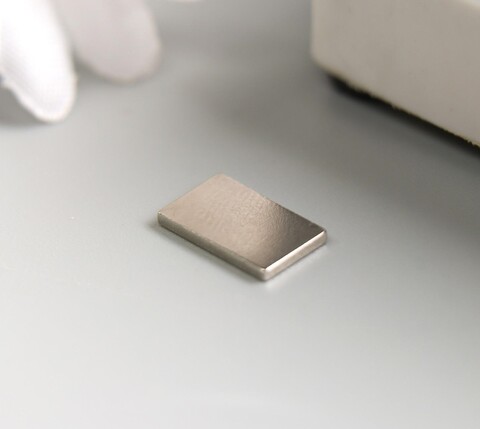 Магнит неодимовый прямоугольный, серебристый 10х1,5х6 мм