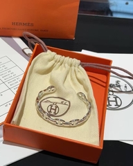 16726-braslet-zhestkij-tonkij-farandol-iz-nerodirovannogo-serebra