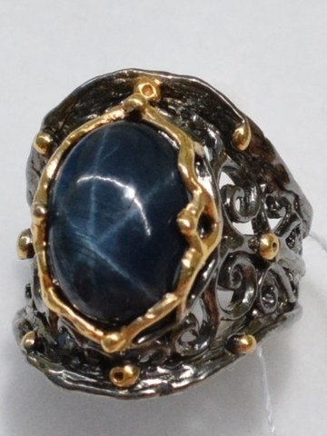 Звездчатый корунд (серебряное кольцо с позолотой)