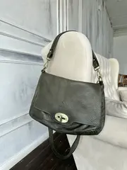 Женская наплечная сумка из натуральной винтажной кожи темно-зеленого цвета