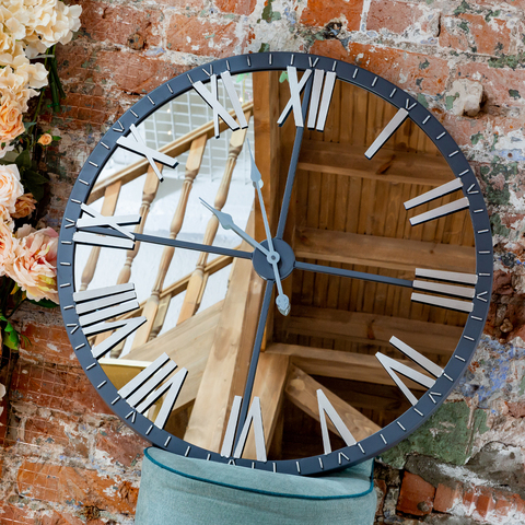 Часы зеркальные Объект мечты Энтони сильвер