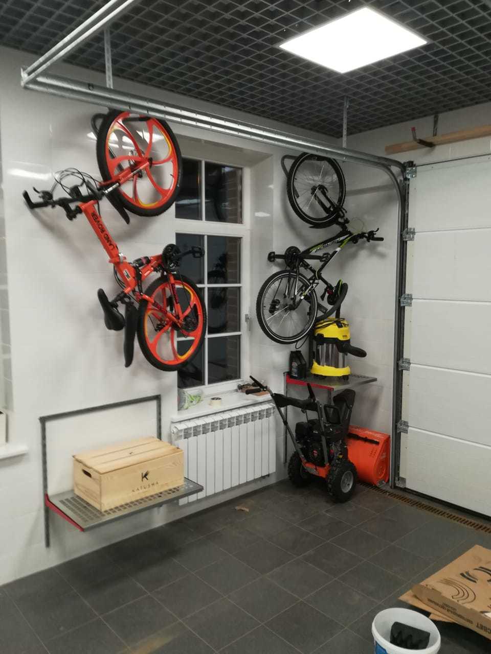 Крепление для велосипеда в гараже