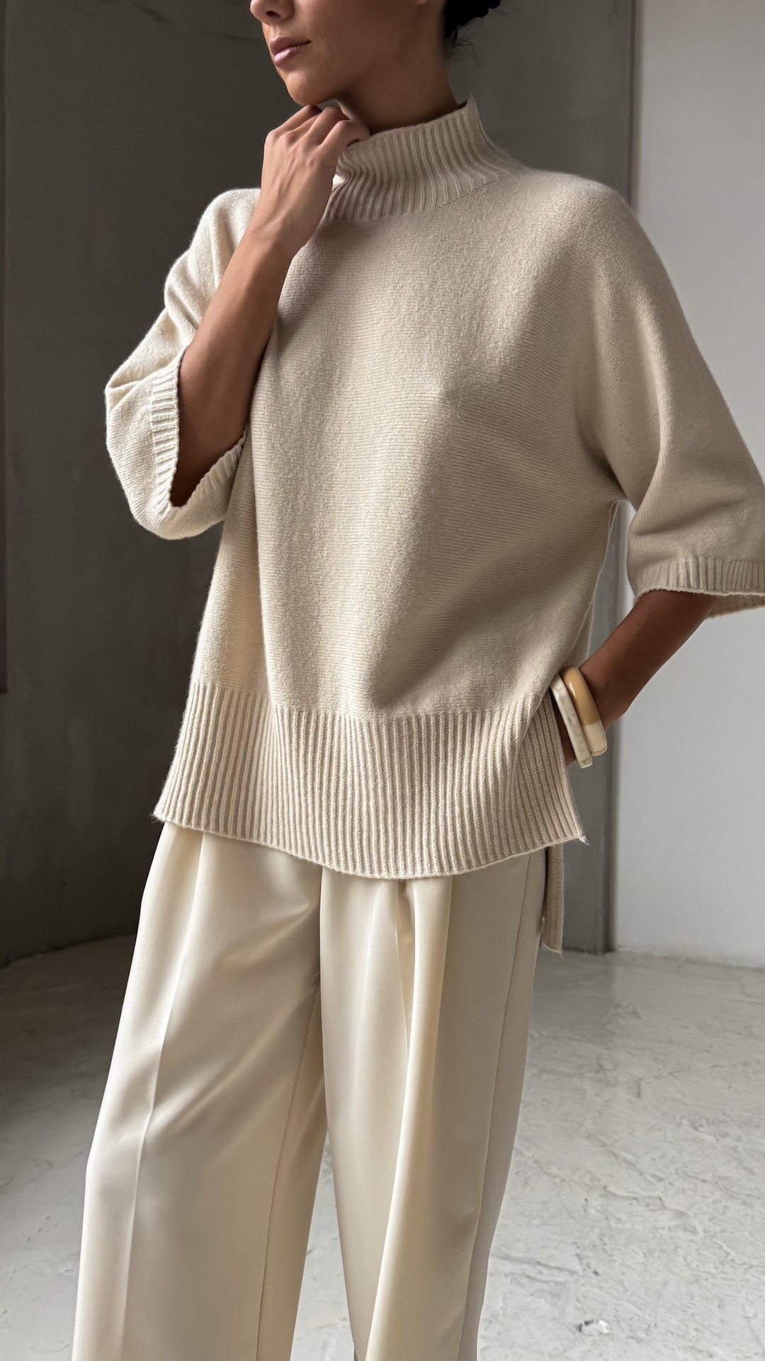 Джемпер с английской резинкой на горле и по краю