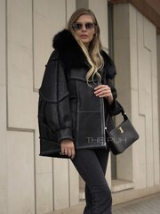 Черная дубленка с мехом песца на капюшоне