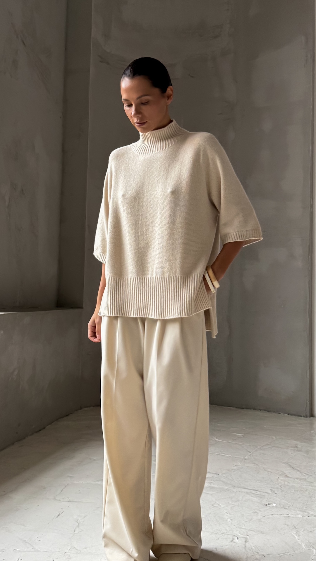 Джемпер с английской резинкой на горле и по краю