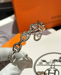 16726-braslet-zhestkij-tonkij-farandol-iz-nerodirovannogo-serebra